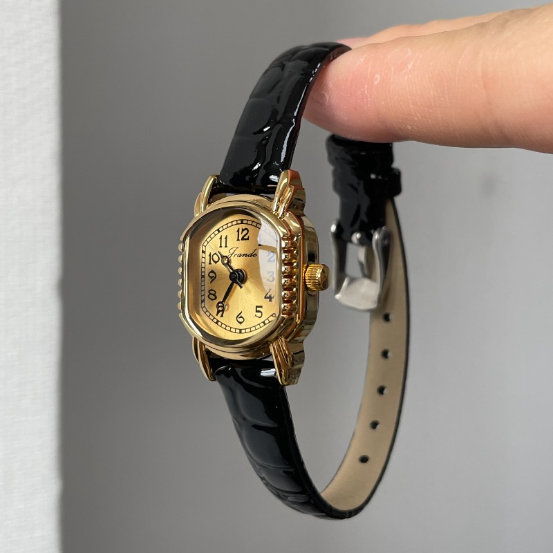 Vintage Oval Women's Quartz Wa - Luxury Watch Black recension och pris
