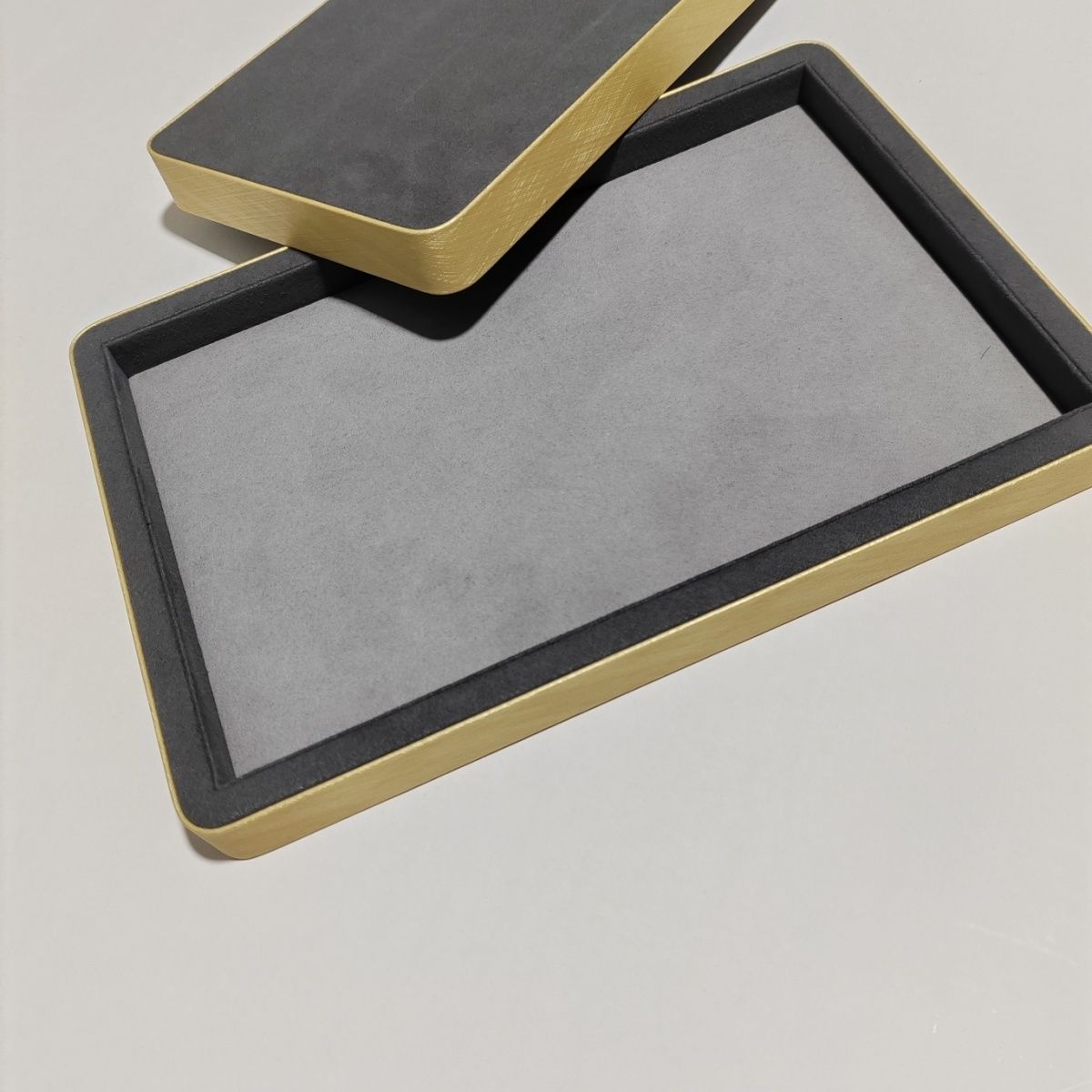 Gray Suede Leather Jewelry Dis - Luxury Watch Photography recension och pris